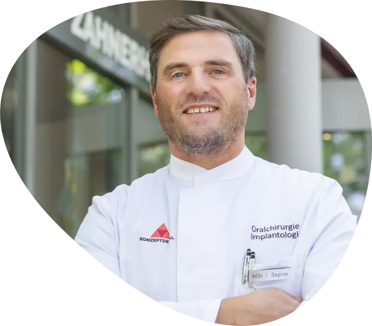Dr. Ilja Sapiro im Gesprächsumfeld